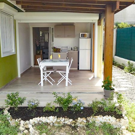 Studio Avec Piscine, A 3 Minutes A Pied Des Plages Sainte-Anne  Exterior foto