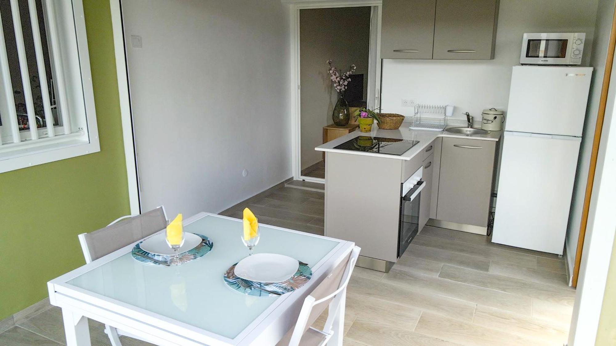 Studio Avec Piscine, A 3 Minutes A Pied Des Plages Sainte-Anne  Exterior foto