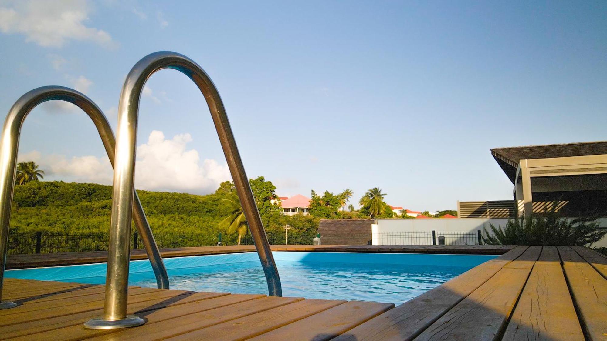 Studio Avec Piscine, A 3 Minutes A Pied Des Plages Sainte-Anne  Exterior foto